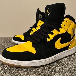 Nike Air Jordan Yellow Black Size 13